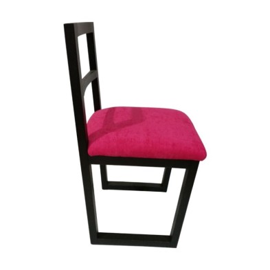 alt= silla de madera PLAY